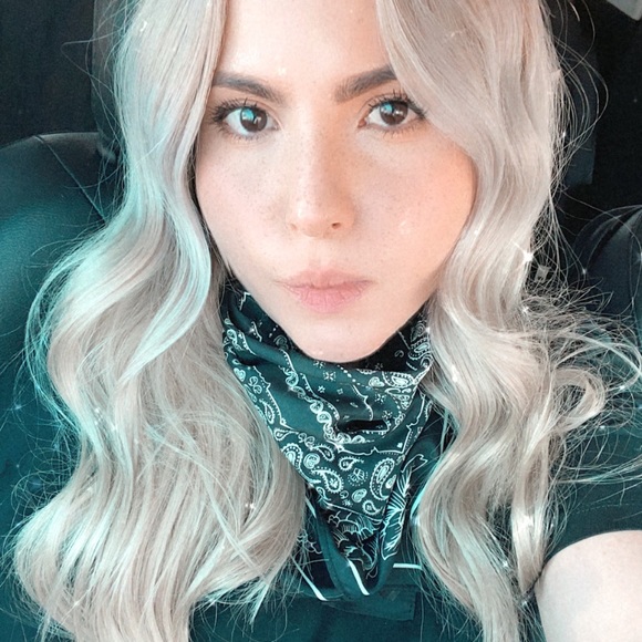 Meet your Posher, Thalia - Picture 1 of 1